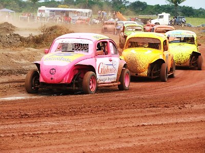 Giovana faz seu nome no Fusca Cross