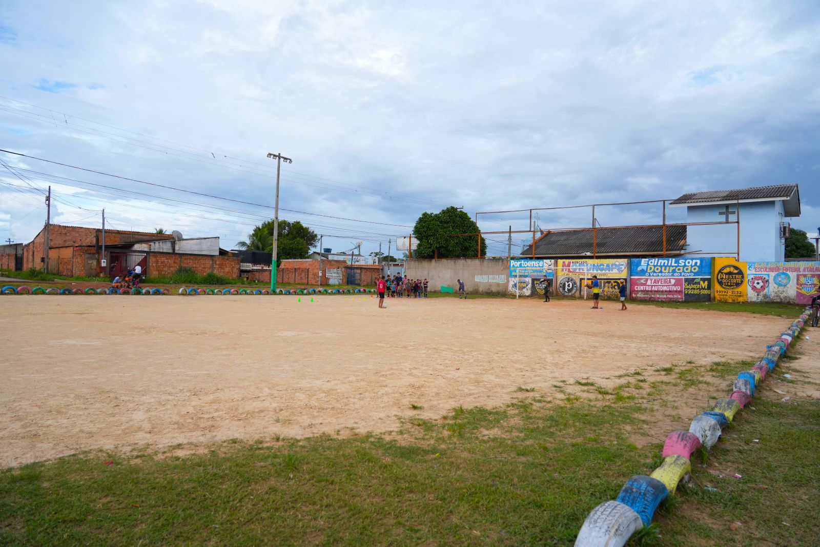 Ordem de serviço é assinada para construção da segunda quadra de grama sintética 