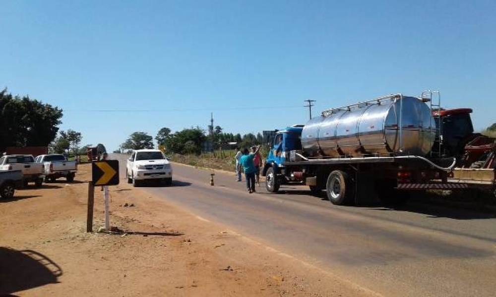 CEREJEIRAS: Caminhoneiros aderem a greve e fecham entrada da cidade