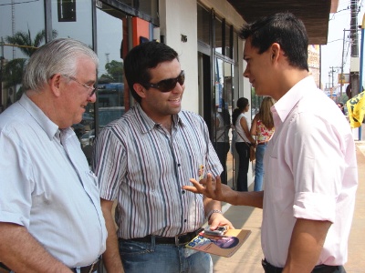 Moreira Mendes e Guilherme Erse fazem caminhada na 