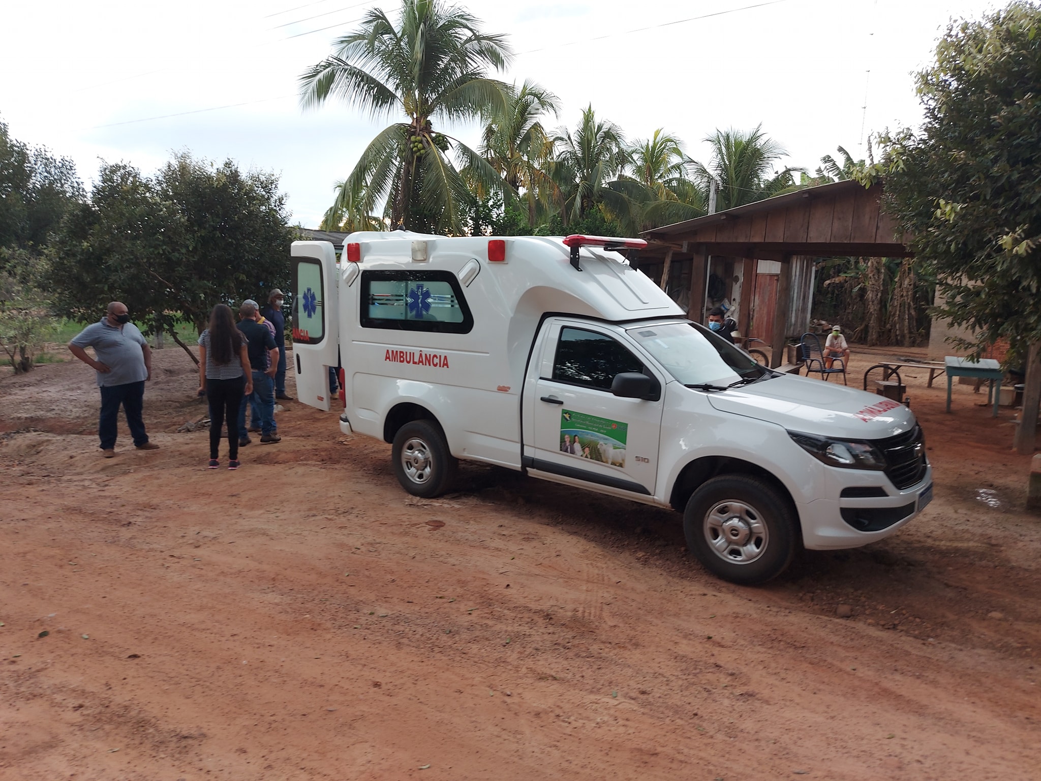 EM CHUPINGUAIA: Distrito do Corgão recebe ambulância adquirida com emenda de Luizinho Goebel  