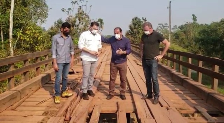 RIO NOVO MUNDO: Laerte Gomes leva diretor do DER para verificar condições de ponte