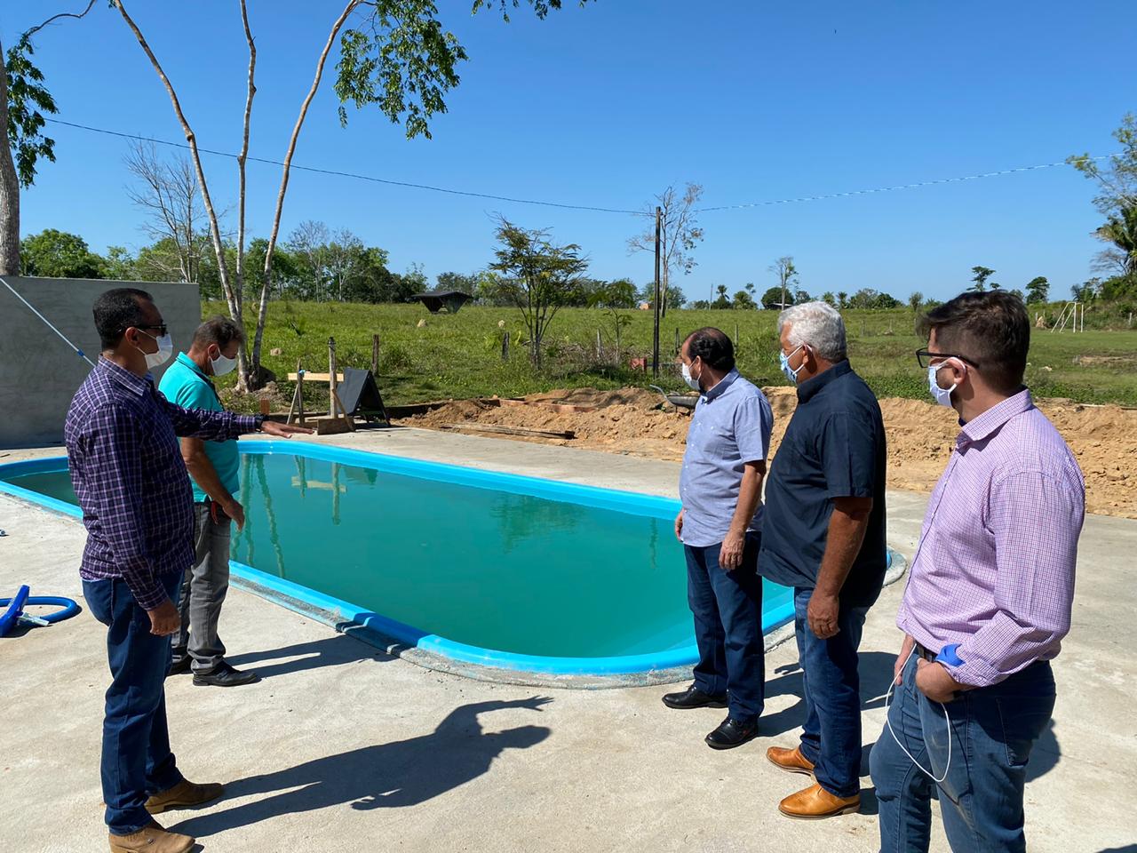 EM ALTO PARAÍSO: Laerte Gomes visita obra na Associação dos Servidores Públicos Municipais