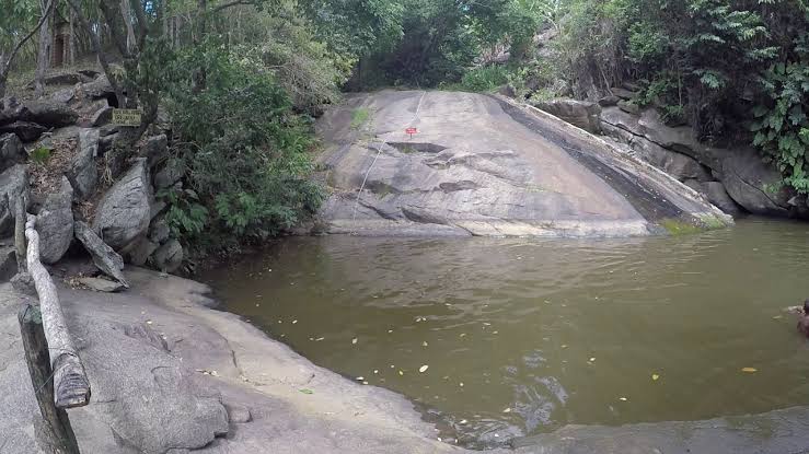 APÓS BEBER: Jovem aceita ir para balneário com amigos e acaba abusada por eles 