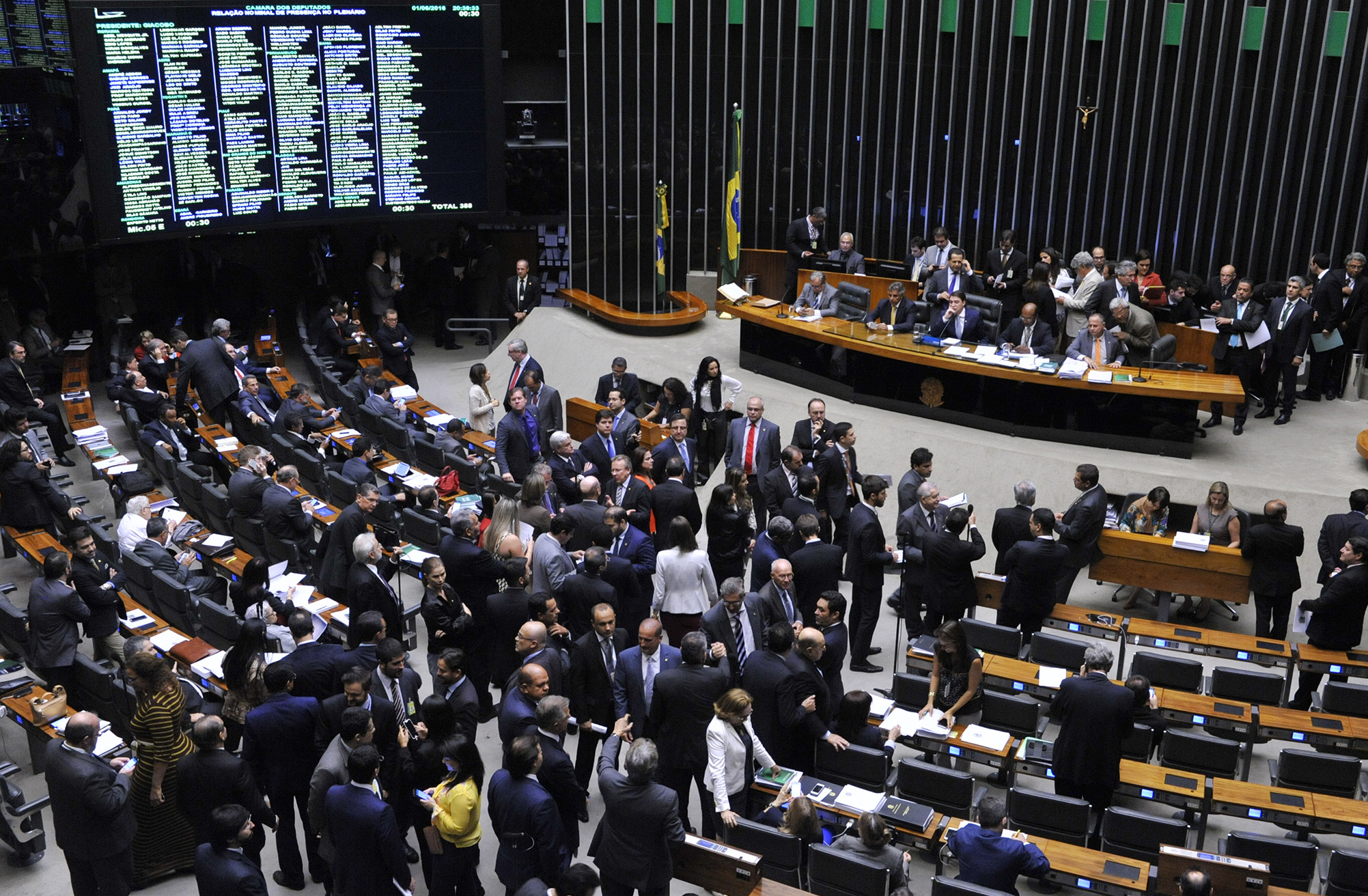 AMOR: Câmara aprova proibição de casamento de menores de 16 anos