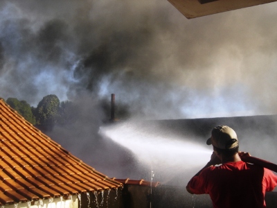 Veja fotos da ação dos Bombeiros para debelar as chamas