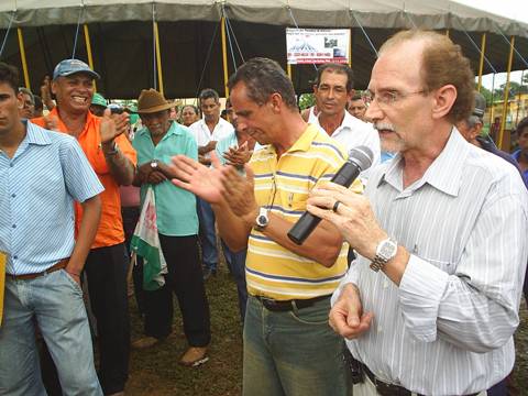 Agricultores desocupam o Incra em Porto Velho  e deixam rastro de sujeira e lama  nos corredores