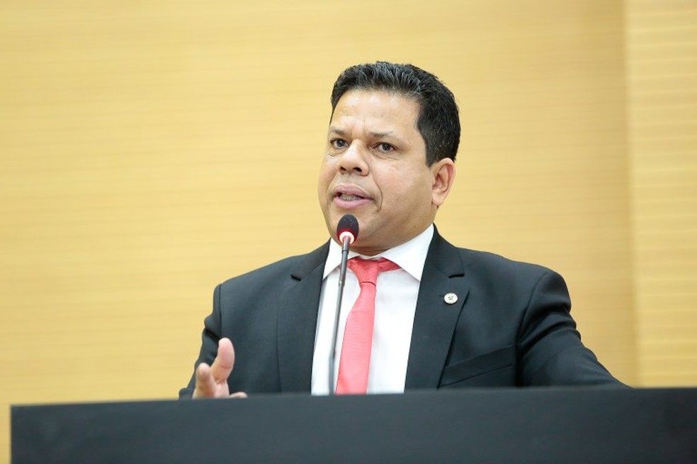 DEPUTADO: Lei de Jair Montes que obriga notificação para vistoria no medidor de energia é sancionada 