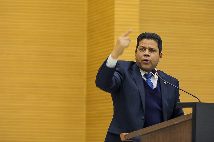 DEPUTADO: Jair Montes pede que governo conceda aumento às demais categorias