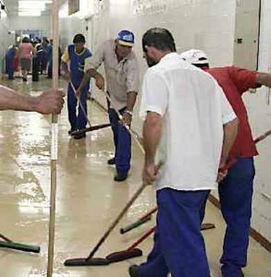 Ji-Paraná - Águas de chuvas torrenciais inundam hospital municipal