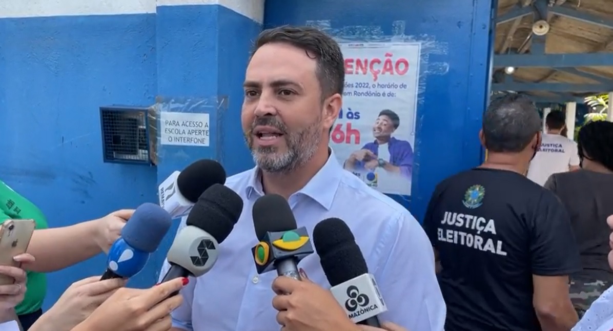 ELEIÇÕES 2022: Candidato Leo Moraes vota na escola Rio Branco em Porto Velho