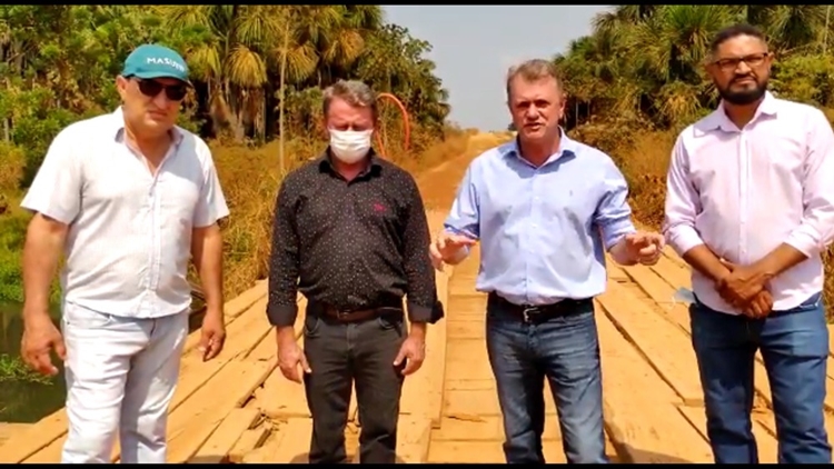 VISITA A CEREJEIRAS: Luizinho Goebel garante construção de ponte de concreto sobre o Rio Santa Cruz 