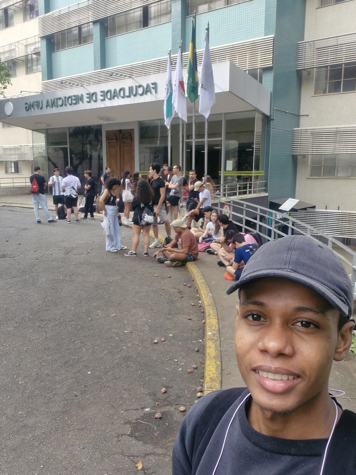 COLUNA SEMANAL: Padeiro de RO passa em medicina na UFMG e pede ajuda para poder estudar