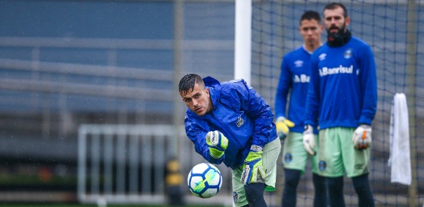 FELICIDADE: Grêmio celebra goleiros em alta no ano e aprimora jogo com os pés