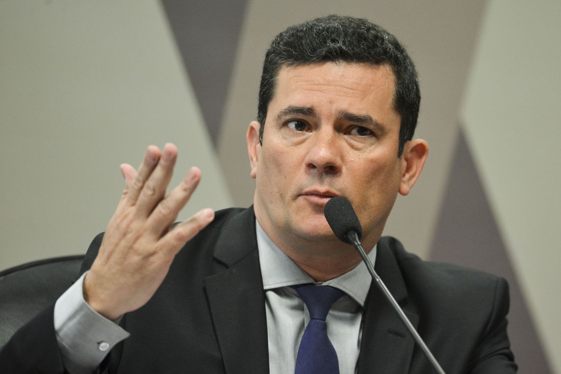 VIAGEM: Sergio Moro adia ida à Câmara para falar sobre troca de mensagens