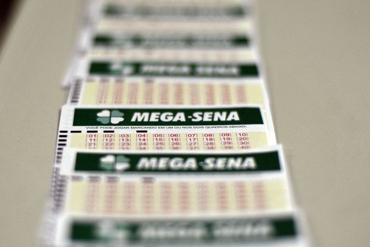 LOTERIA: Mega-Sena acumula e próximo prêmio deve pagar R$ 62 milhões