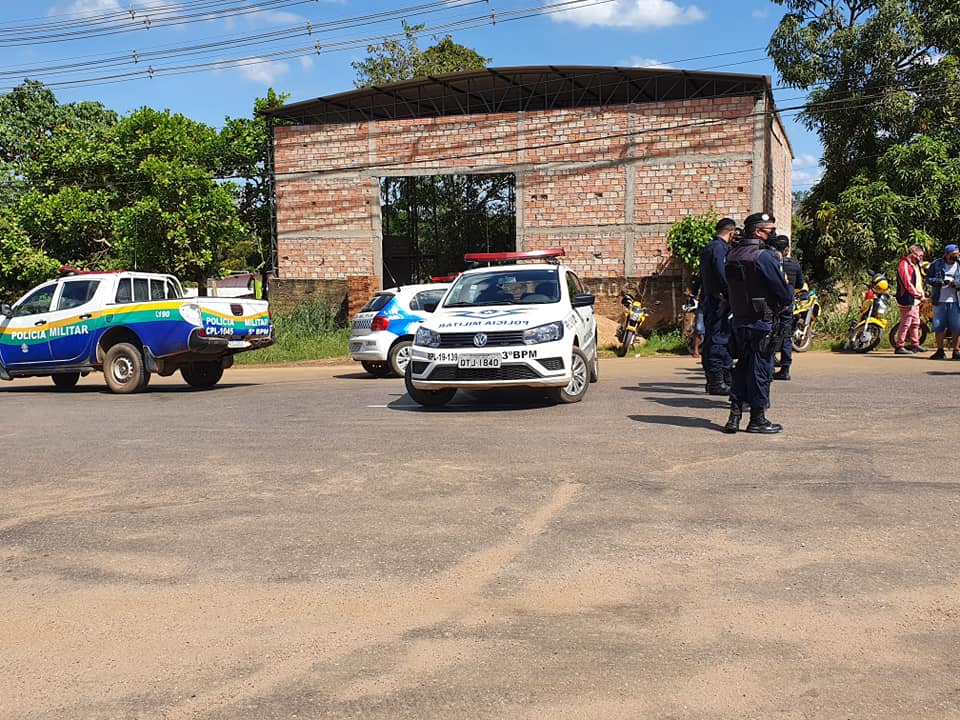 PROTESTO: Negociador da PM/RO conversa com mototaxistas e estrada é desbloqueada