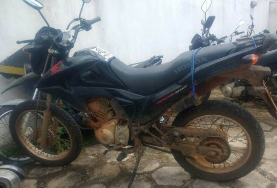 ESCONDIDA: Motocicleta roubada no Barão do Melgaço é encontrada próxima a motel