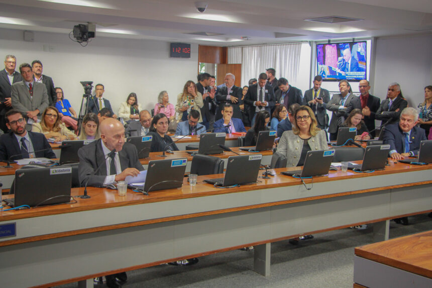 EDUCAÇÃO: Confúcio Moura defende a realização de amplo debate sobre o Ensino Médio