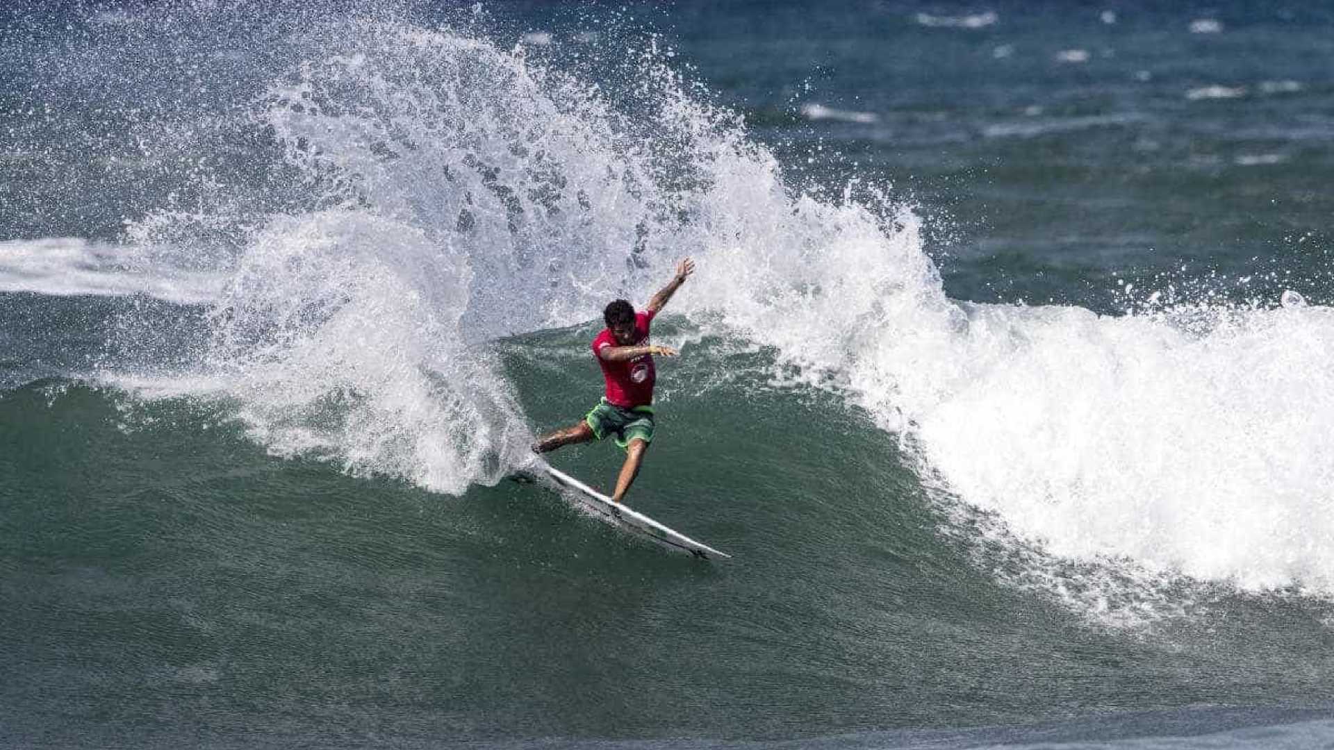 Filipinho avança, e Gabriel Medina cai nas quartas em Saquarema