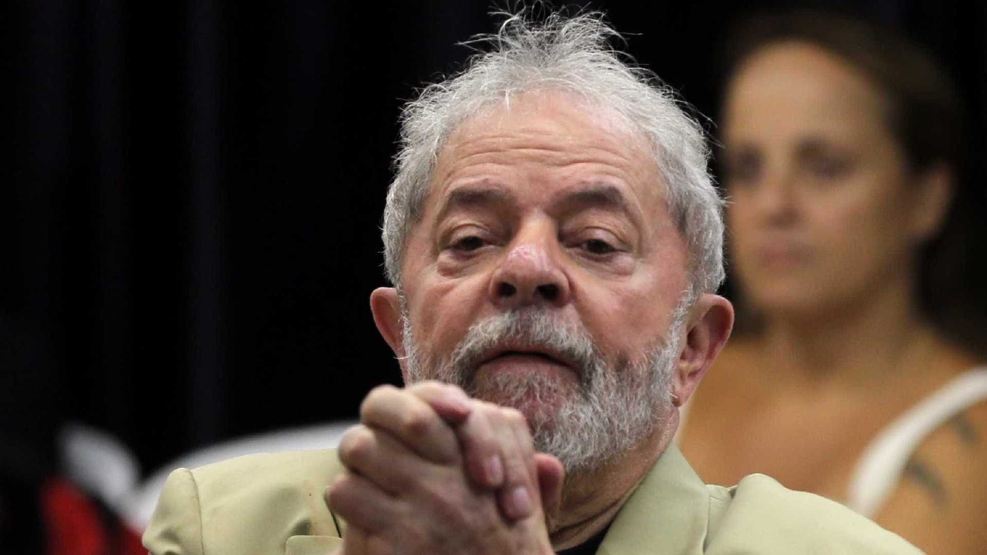 EM CURITIBA: Lula assistiu jogo entre Espanha e Portugal na cela, com advogado