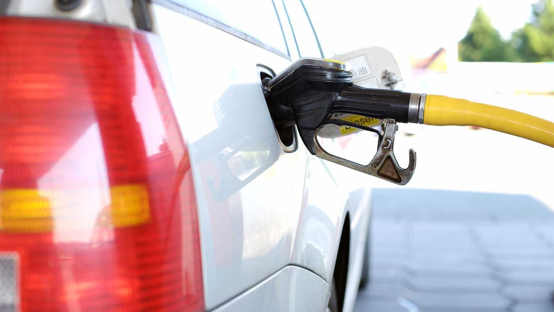 Preço médio da gasolina aumenta e atinge R$ 4,22