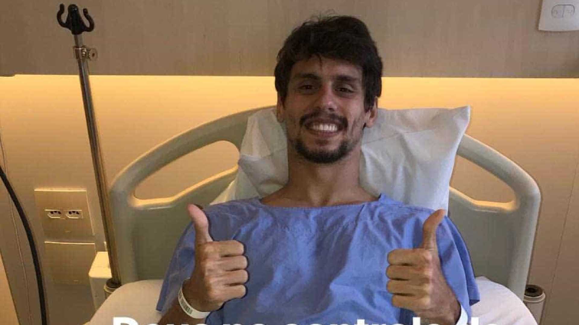 Rodrigo Caio passa por cirurgia e deve ficar dois meses em tratamento