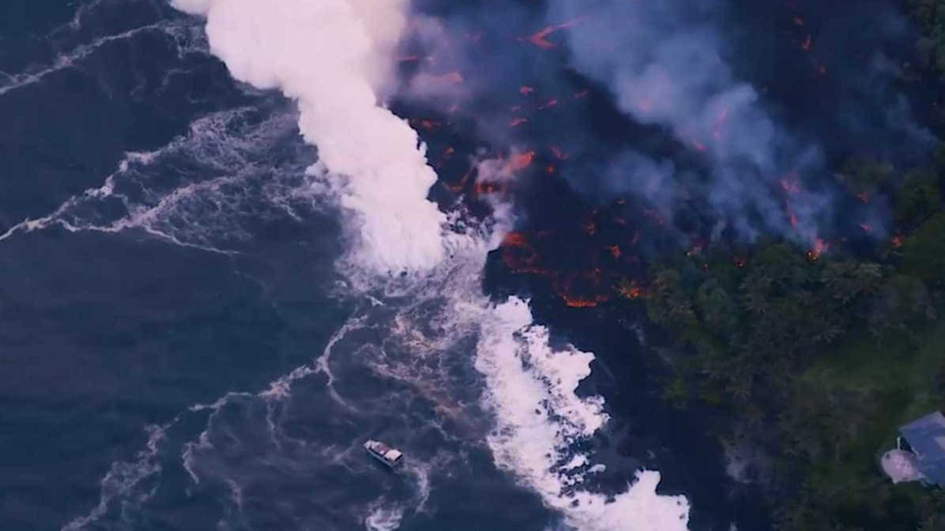 KILAUEA: Erupção vulcânica atinge barco no Havaí e deixa 23 feridos