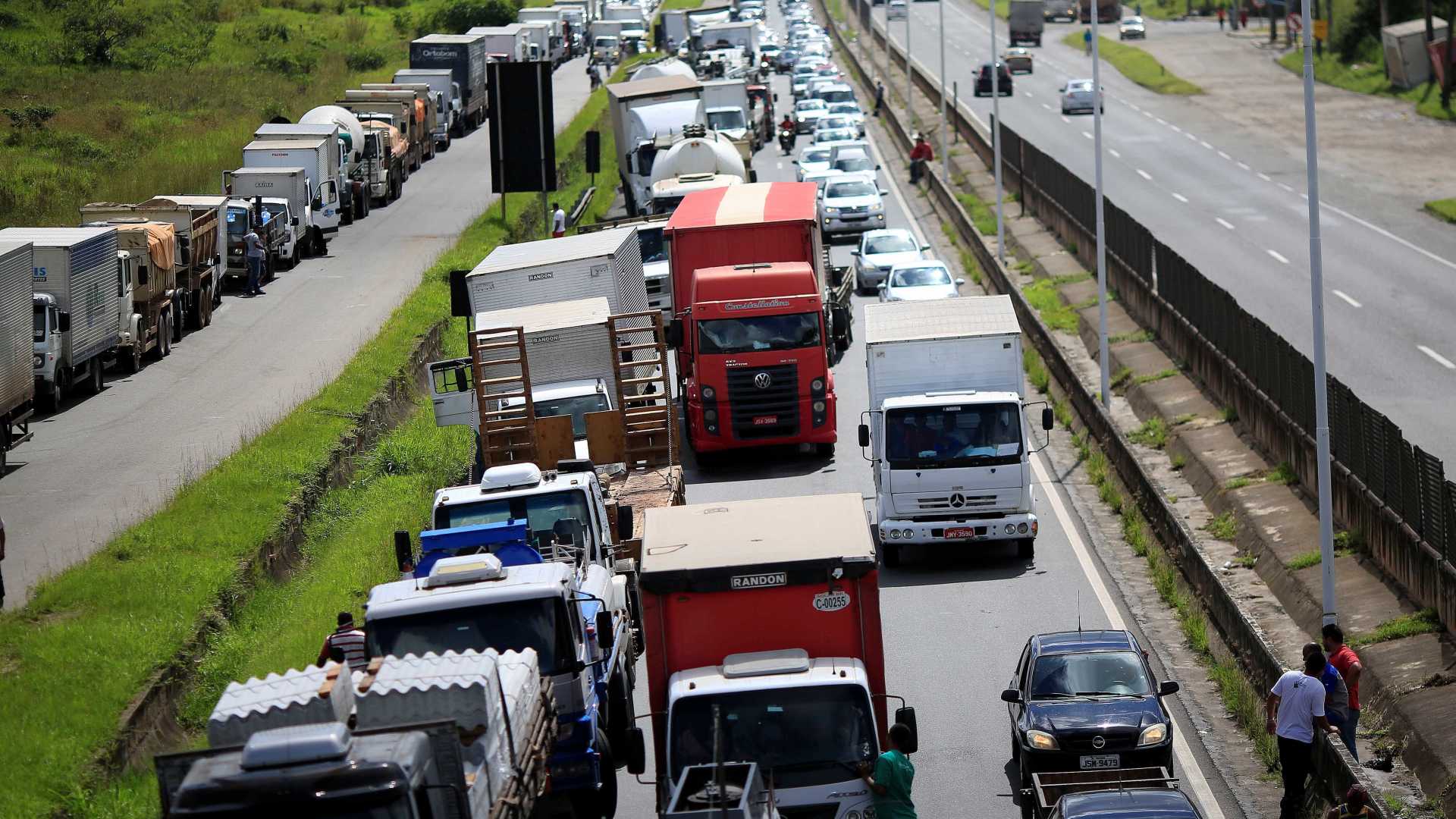 ESTRADA: Isenção a caminhoneiro deve encarecer pedágio, dizem concessionárias