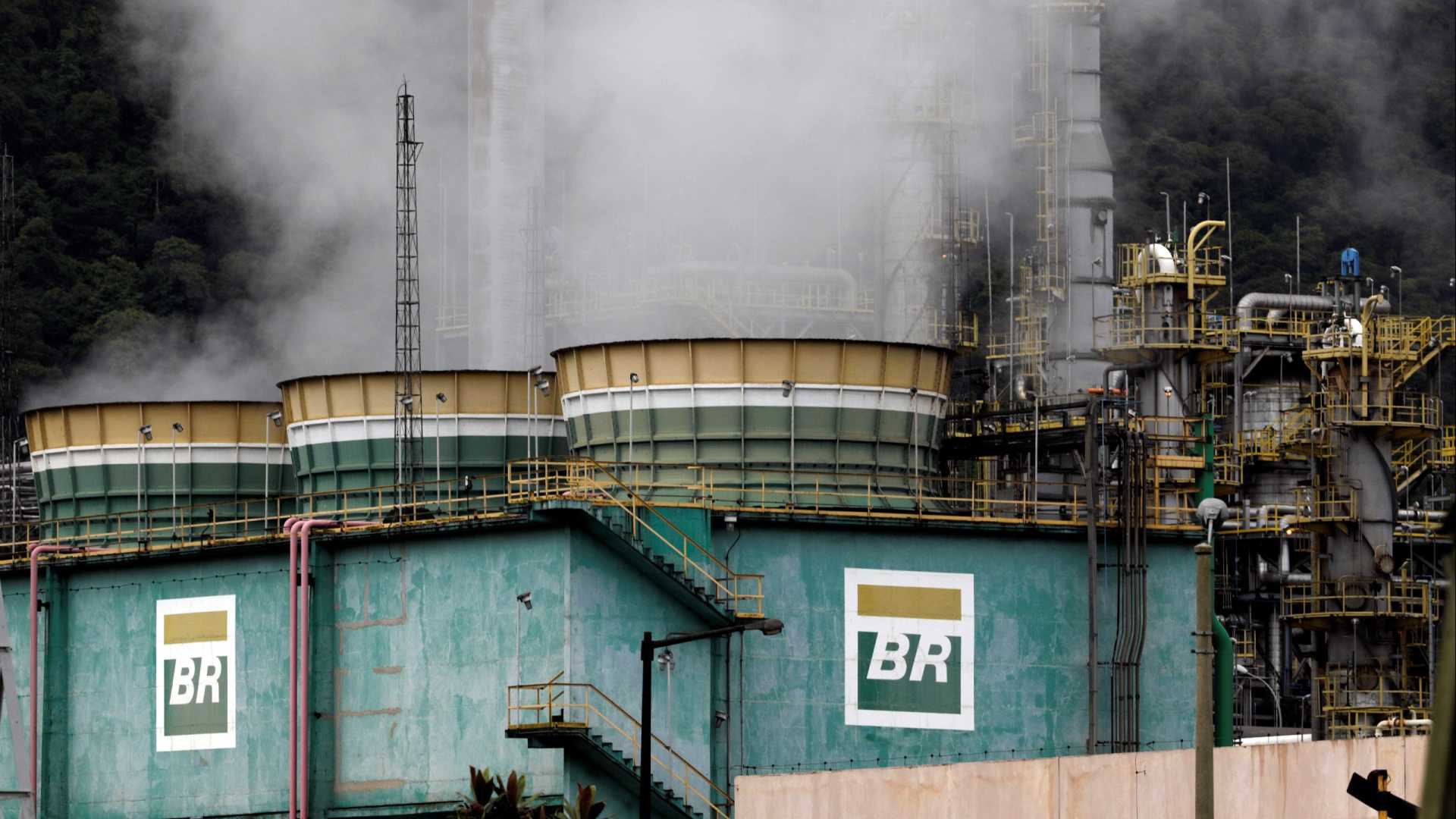 MERCADO: Petrobras mantém preço médio da gasolina nas refinarias em R$ 2,2159