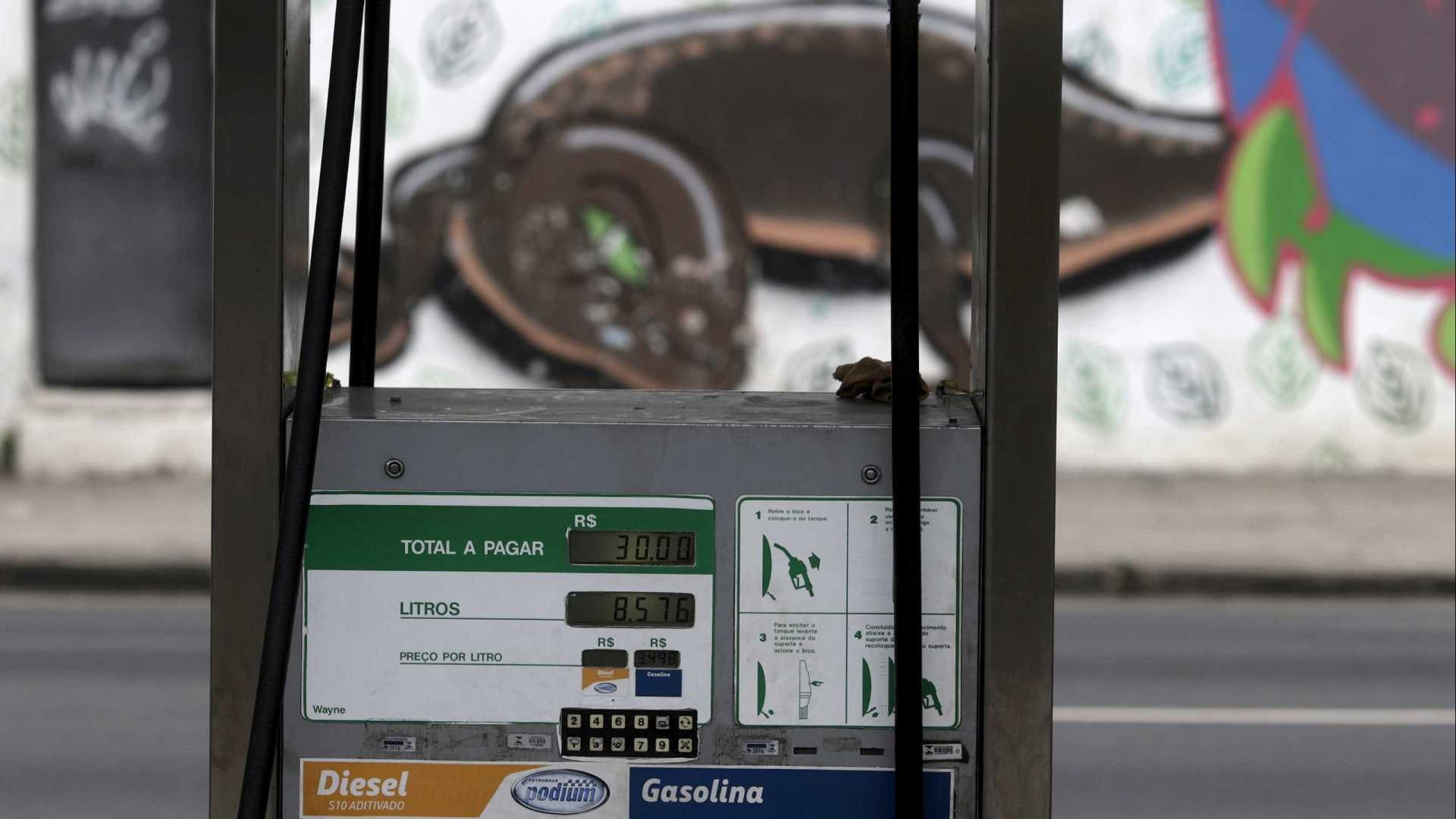 COMBUSTÍVEL: Governo notifica 10 distribuidoras que não reduziram preço do diesel