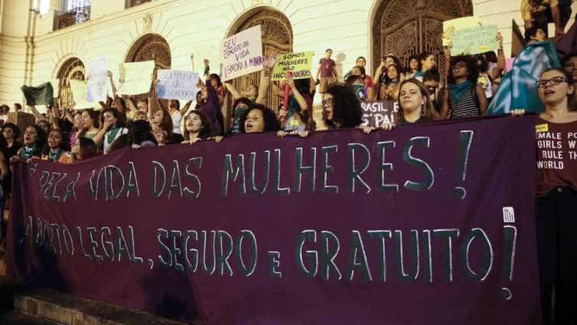 ATO: Manifestantes fazem passeata no Rio pela legalização do aborto