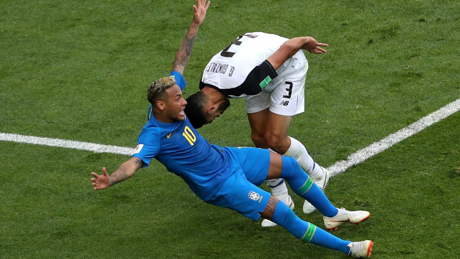 TORCIDA: Bar no Rio promete bebida grátis a cada tombo de Neymar contra a Sérvia