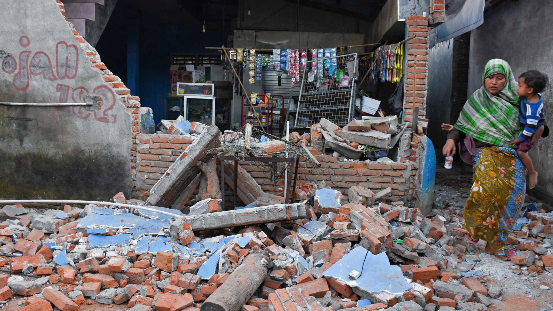 98 MORTOS: 'Ia ser pisoteada', diz brasileira após terremoto na Indonésia