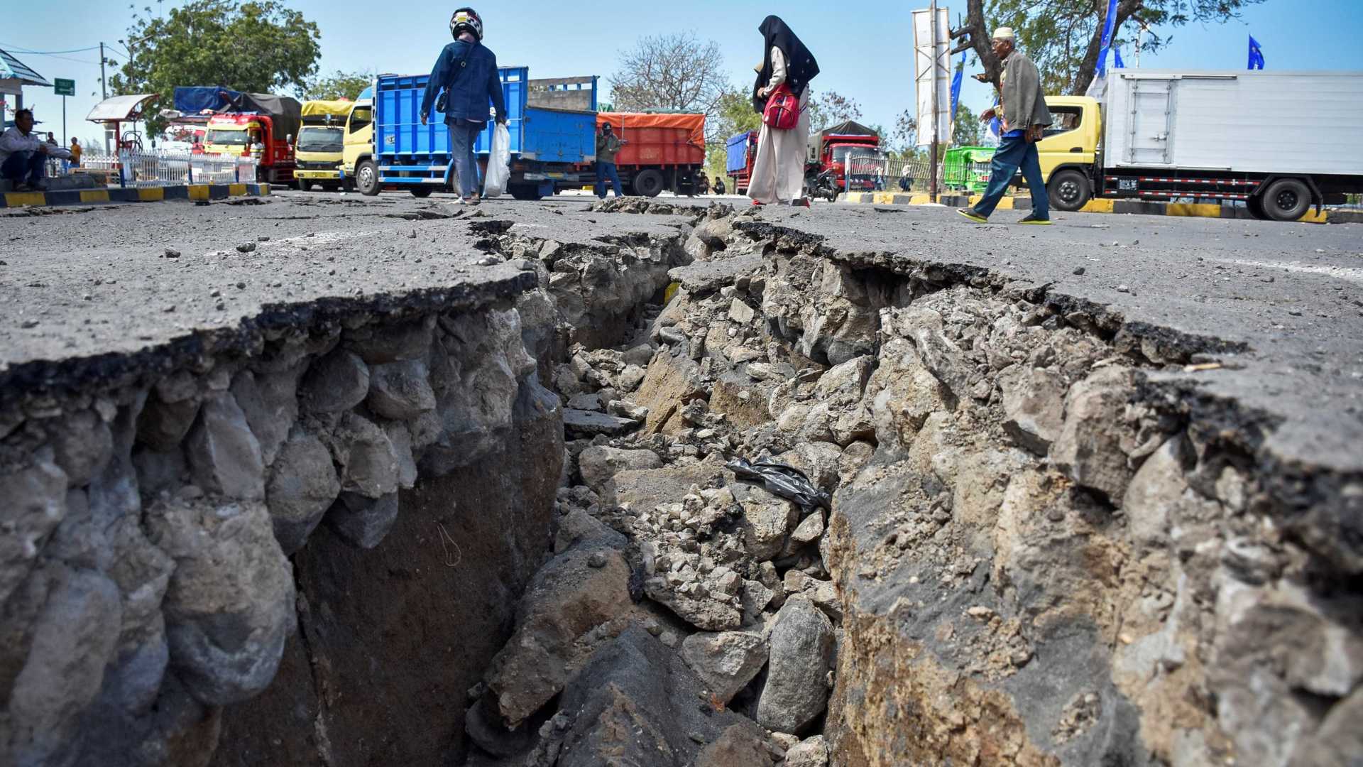 TERREMOTO: Dois sismos atingem a Indonésia em menos de 12 horas e deixam 10 mortos