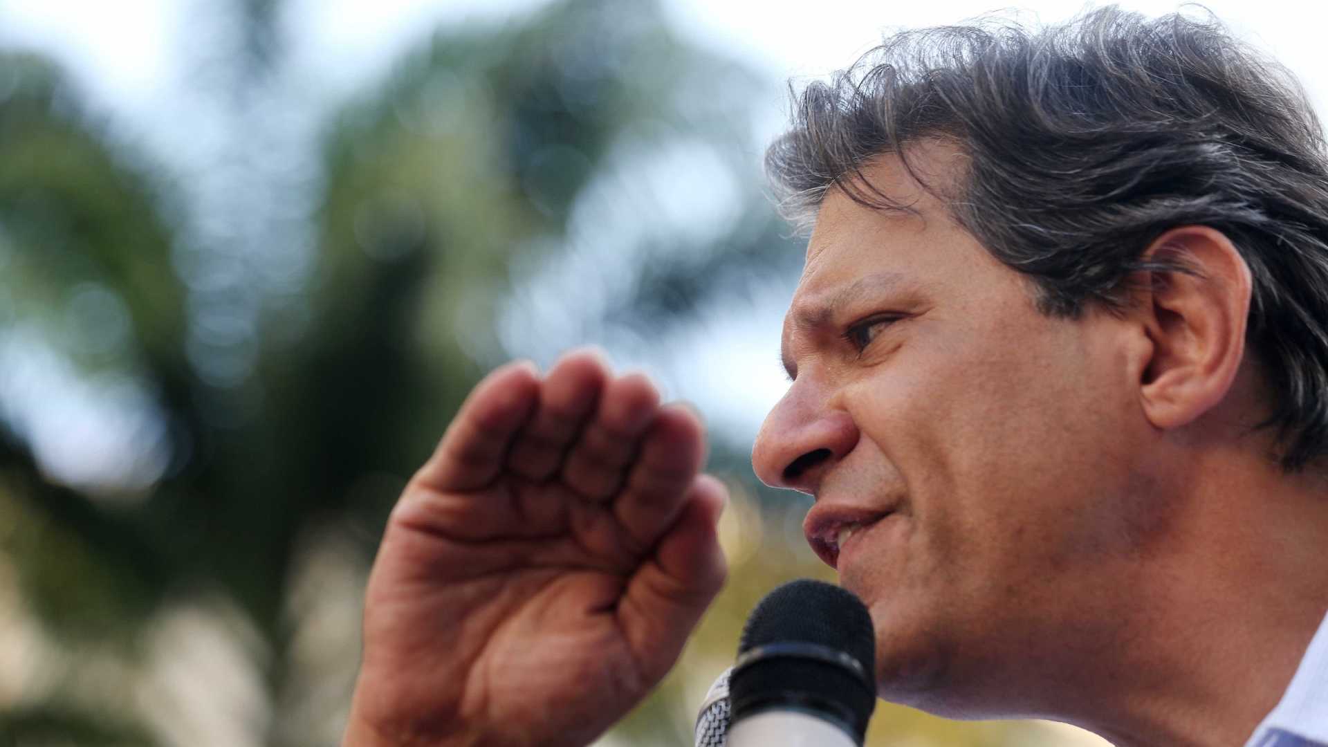 CANDIDATO A PRESIDÊNCIA: Haddad discute com mulher em igreja: 'Você deve ser ateia'