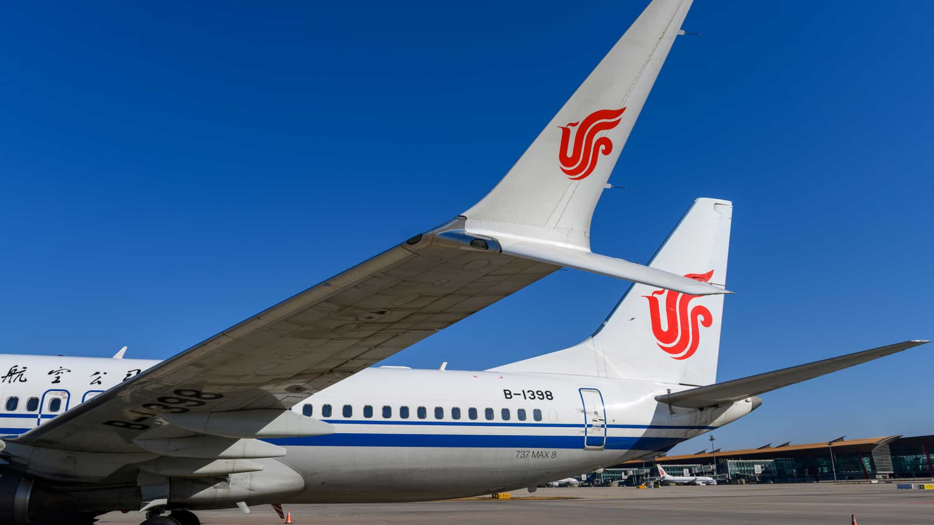 BOEING 737 MAX China suspende uso de modelo de avião que caiu na Etiópia