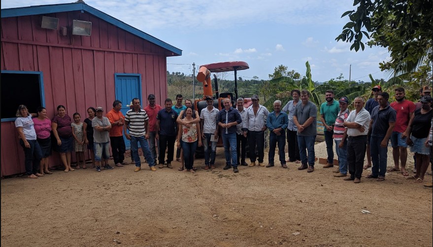 RECURSOS: Associações rurais recebem equipamentos agrícolas destinados por Ezequiel Neiva