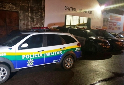 INGRATIDÃO: Suspeito armado com duas facas é preso ameaçando matar a própria mãe