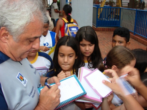 Técnico da seleção Brasileira de Basquete visita Colégio Objetivo na capital