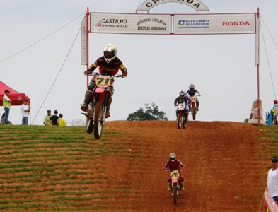 MOTOCROSS 2007 – Cinco categorias serão decididas no campeonato estadual em Ouro Preto D’Oeste - Confira fotos