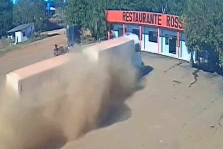 VÍDEOS: Comerciante teve restaurante destruído após carretas se chocarem em rodovia