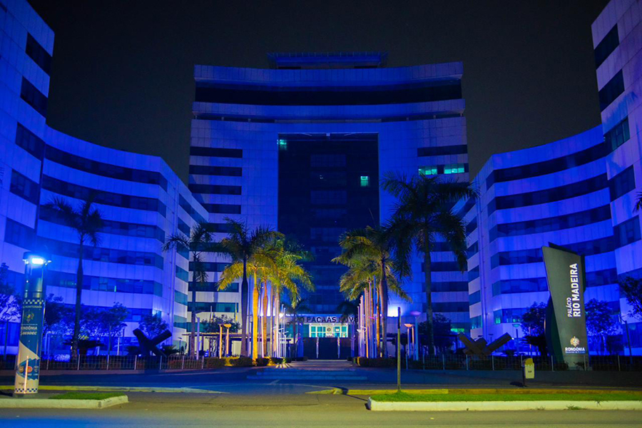 SOLIDARIEDADE: Palácio Rio Madeira é iluminado com cores da bandeira de Israel