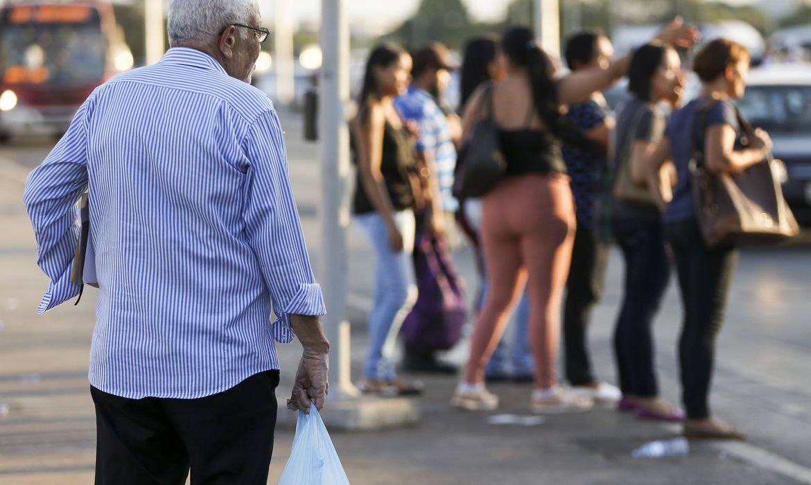 ATENTOS: Homens e idosos são as principais vítimas de casos graves e mortes por covid-19