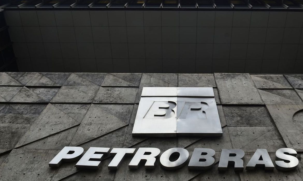 TEMPORARIAMENTE: Petrobras paralisa parte de construção de gasoduto e do Comperj