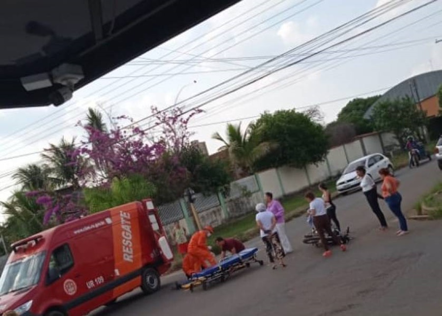 CHOQUE: Vídeo mostra batida entre carro e moto no centro de Vilhena
