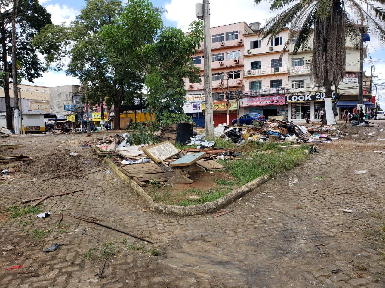 APÓS SEIS ANOS: Praça Jhonatas Pedrosa é reintegrada à comunidade e camelôs serão realojados