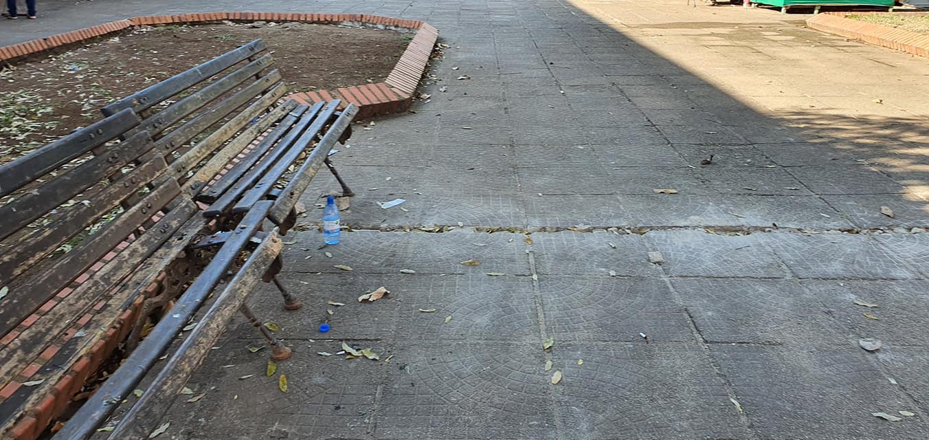 ESQUECIDA: Praça do Baú está em condição de abandono e comunidade pede ação