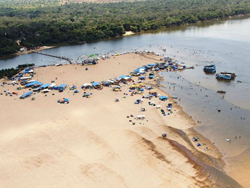 DESACATO: Festival de Praia acaba em confusão entre PM e grupo que impedia prisão