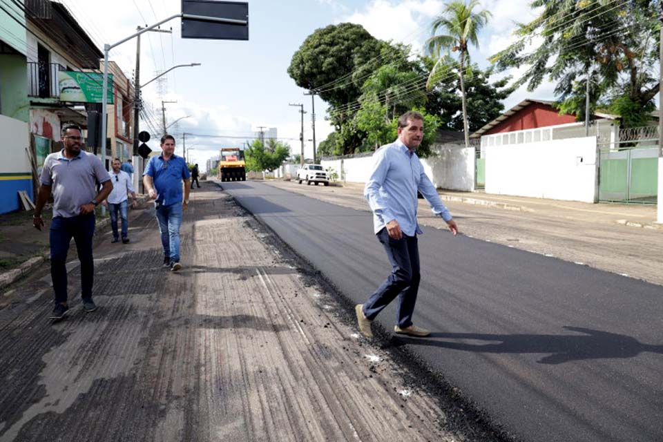 CAPITAL: Ruas centrais são recapeadas enquanto periferia sofre com buracos e lama 